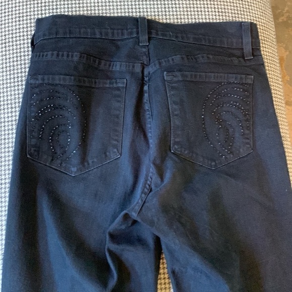NYDJ black jeans with rhinestone detail on back pocket size 6P - Picture 10 of 10